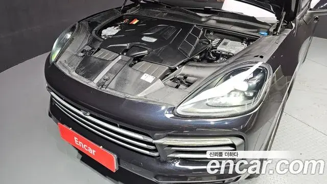 Porsche Cayenne 2019 — Photo 6/20