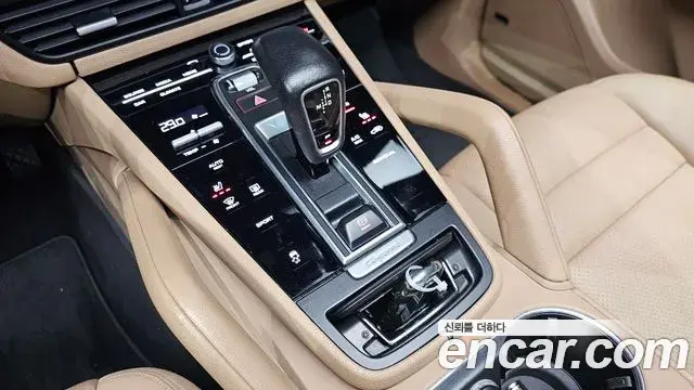 Porsche Cayenne 2019 — Photo 9/20
