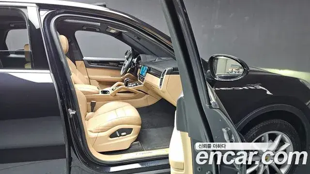 Porsche Cayenne 2019 — Photo 11/20
