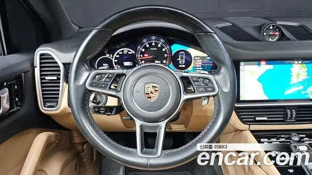 Porsche Cayenne 2019 — Photo 13/20