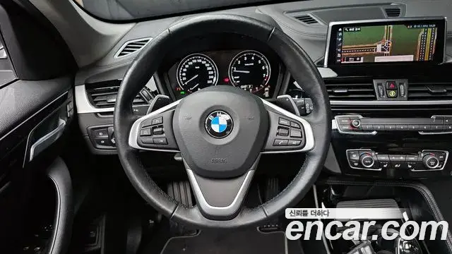 BMW X1 2022 — Photo 8/20