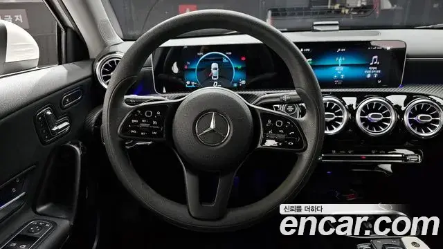 Mercedes-Benz A-Class 2020 — Фото 13/20