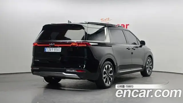 Kia Carnival 2023 — Фото 2/20