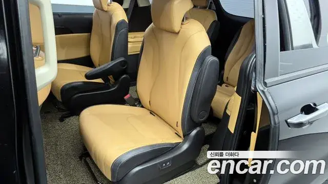 Kia Carnival 2023 — Фото 11/20