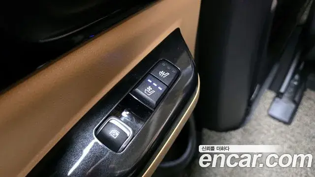 Kia Carnival 2023 — Фото 18/20