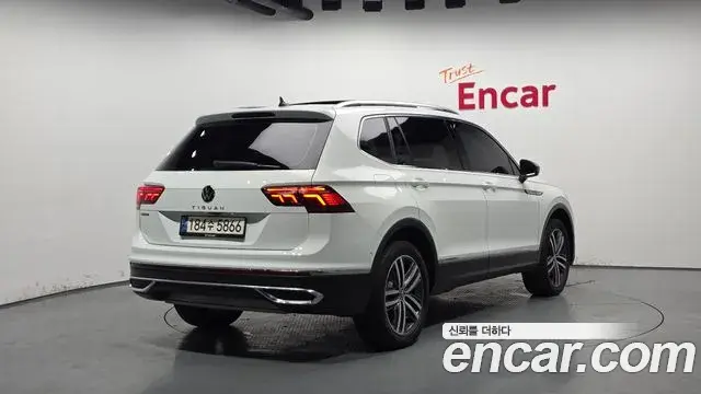 Volkswagen Tiguan Allspace 2023 — ფოტო 19/20