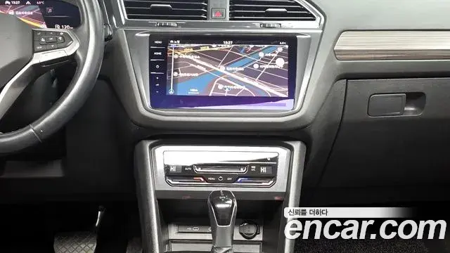 Volkswagen Tiguan Allspace 2023 — ფოტო 11/20