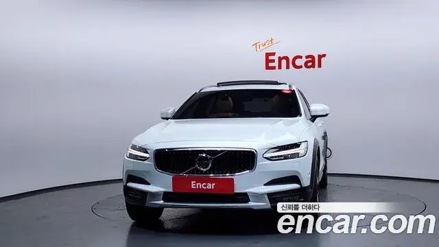 Volvo V90 Cross Country 2018 — ფოტო 18/20