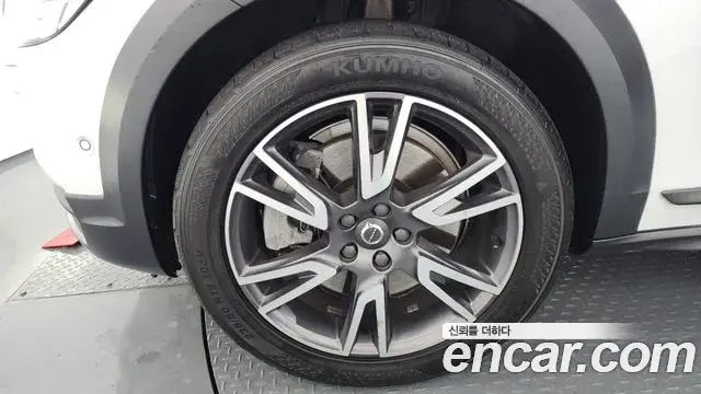 Volvo V90 Cross Country 2018 — ფოტო 14/20