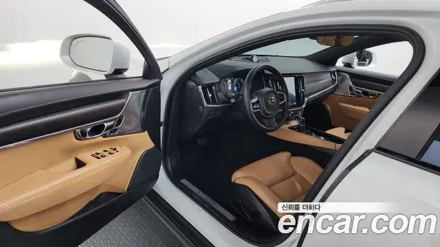 Volvo V90 Cross Country 2018 — ფოტო 13/20