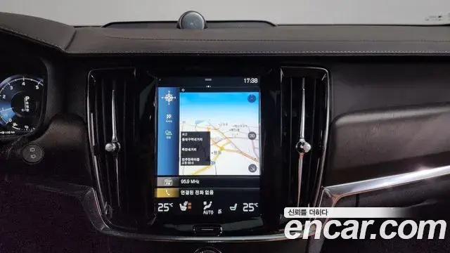 Volvo V90 Cross Country 2018 — ფოტო 3/20