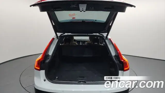 Volvo V90 Cross Country 2018 — ფოტო 19/20