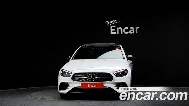 Mercedes-Benz E-Class 2023 — ფოტო 13/20