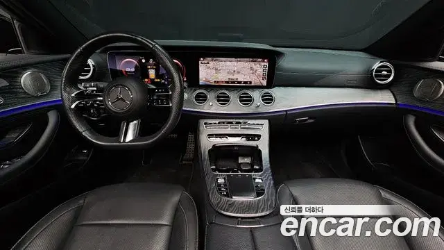 Mercedes-Benz E-Class 2023 — ფოტო 15/20