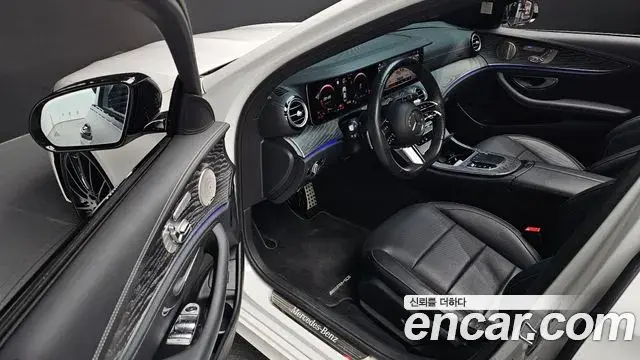 Mercedes-Benz E-Class 2023 — ფოტო 11/20