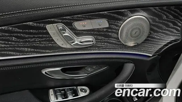 Mercedes-Benz E-Class 2023 — ფოტო 20/20