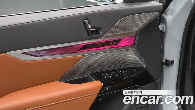 BMW 7 Series 2025 — ფოტო 8/20