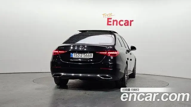 Mercedes-Benz C-Class 2022 — ფოტო 8/20