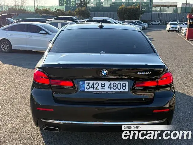 BMW 5 Series 2023 — Şəkil 19/20