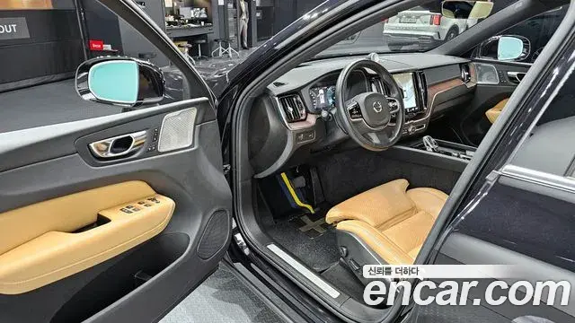 Volvo XC60 2021 — Şəkil 12/20