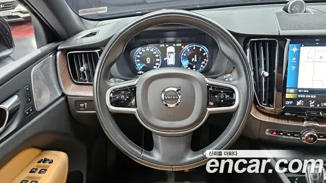 Volvo XC60 2021 — Şəkil 1/20