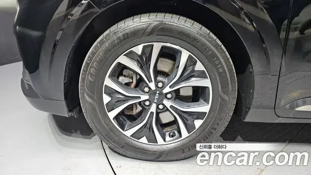 Kia Carnival 2021 — Фото 5/20