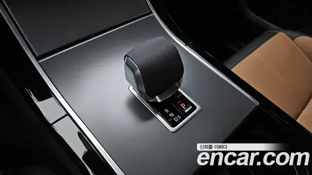 Land Rover Range Rover Velar 2025 — ფოტო 7/20