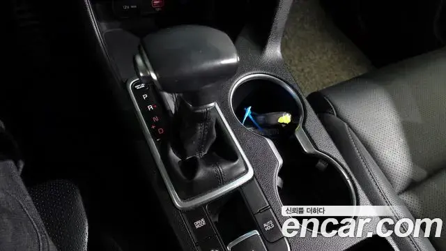 Kia Sportage The Bold 2021 — ფოტო 16/20