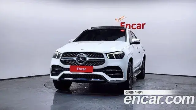 Mercedes-Benz GLE-Class 2021 — Photo 8/20