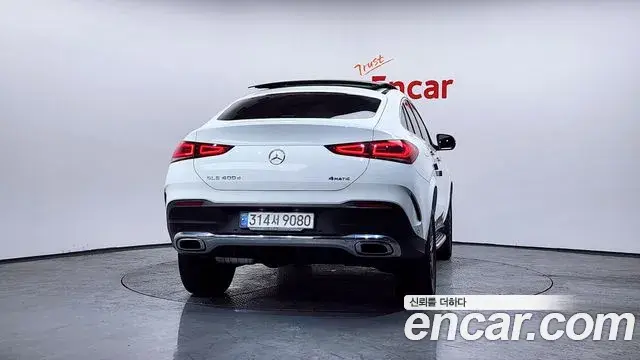 Mercedes-Benz GLE-Class 2021 — Photo 18/20