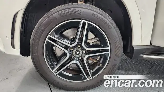 Mercedes-Benz GLE-Class 2021 — Photo 12/20