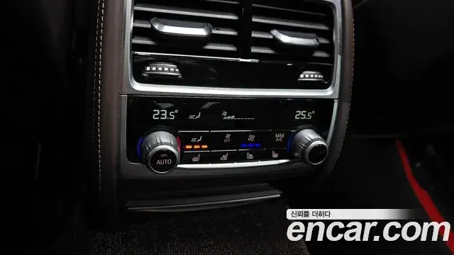 BMW 7 Series 2020 — ფოტო 19/20