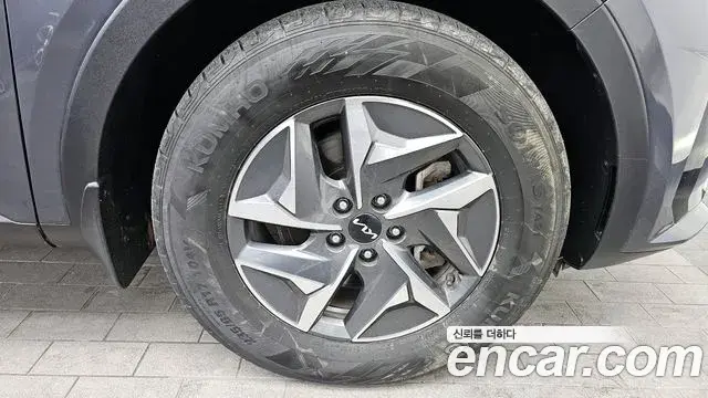 Kia Sorento 2022 — Фото 4/20