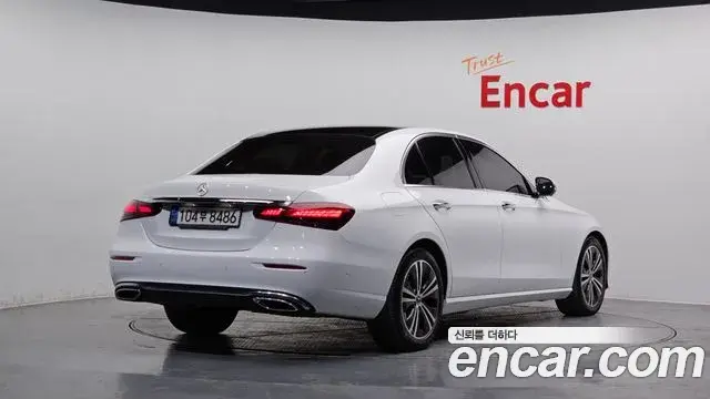 Mercedes-Benz E-Class 2022 — Şəkil 19/20