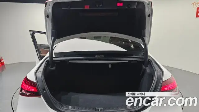 Mercedes-Benz E-Class 2022 — Şəkil 16/20