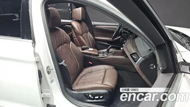 BMW 5 Series 2021 — ფოტო 17/20