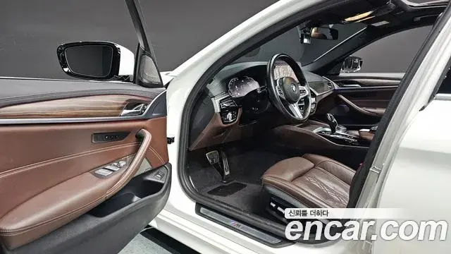 BMW 5 Series 2021 — ფოტო 19/20