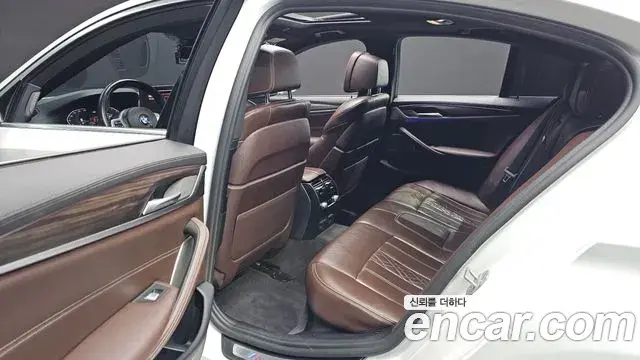 BMW 5 Series 2021 — ფოტო 13/20