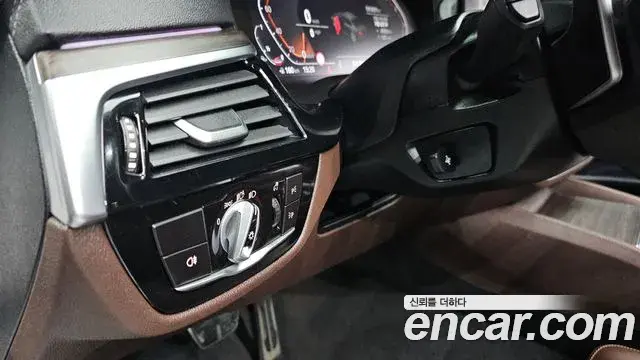 BMW 5 Series 2021 — ფოტო 12/20