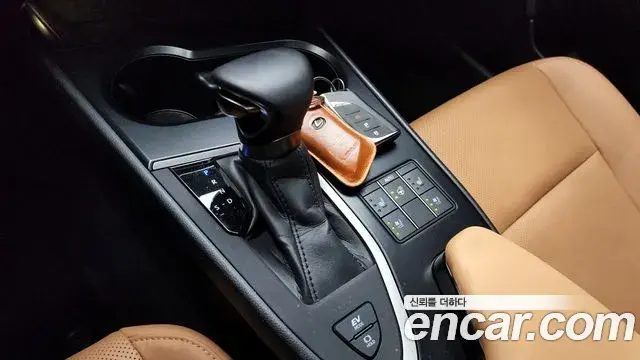Lexus UX250h 2023 — Şəkil 3/20