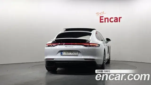Porsche Panamera 2023 — ფოტო 9/20