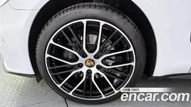 Porsche Panamera 2023 — ფოტო 19/20