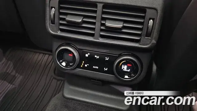 Land Rover Range Rover Velar 2024 — ფოტო 4/20