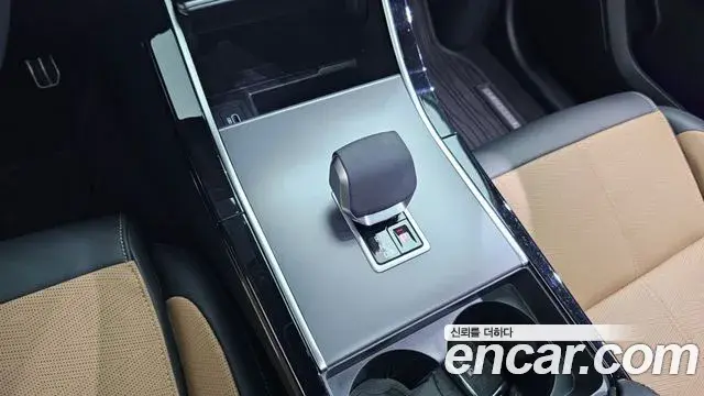Land Rover Range Rover Velar 2024 — ფოტო 17/20