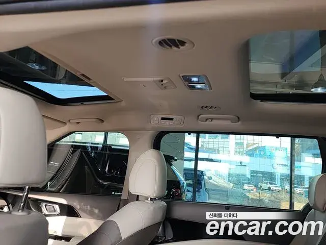 Kia Carnival 2021 — Фото 18/20