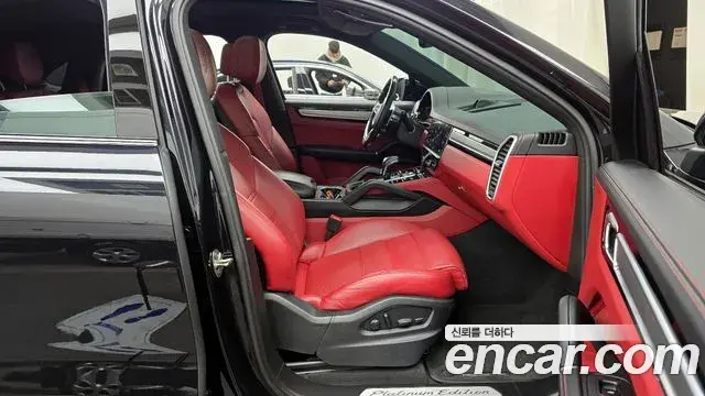 Porsche Cayenne 2022 — ფოტო 1/20