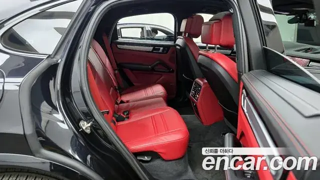 Porsche Cayenne 2022 — ფოტო 9/20
