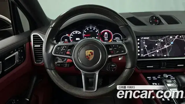 Porsche Cayenne 2022 — ფოტო 14/20