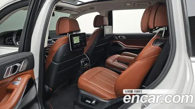 BMW X7 2021 — ფოტო 18/20