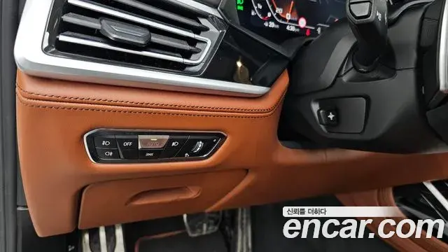 BMW X7 2021 — ფოტო 17/20